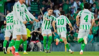 Real Betis, yarı finalde Fiorentina engeline takılmadı!