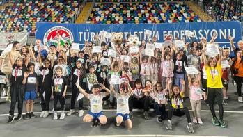 Atletizm etkinliğinde 500 çocuk Ataköy’de buluştu!