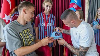 Trabzonsporlu oyuncular Ukraynalı çocuklarla bir araya geldi