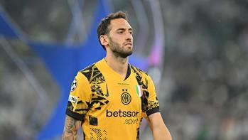 Hakan Çalhanoğlu, Türk futbol tarihine geçti
