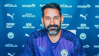 Manchester City'de 2 maç, 12 kupa! Scott Carson ayrıldı