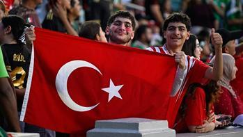 Türk taraftarlar, Meksika maçında tribünde