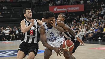 Anadolu Efes ile Beşiktaş seride yarın 4. kez karşılaşacak