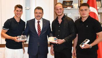 Trabzonspor U19 Takımı, Ahmet Metin Genç'i ziyaret etti!