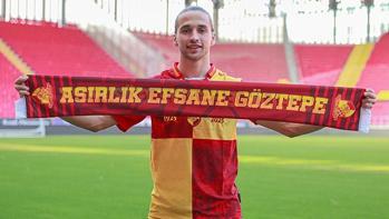 Arda Okan Kurtulan'ın imza töreninden kareler