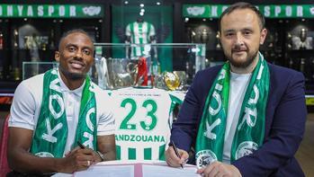Yhoan Andzouana'nın imza töreninden kareler