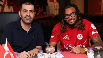 Samuel Bellet'in imza töreninden kareler