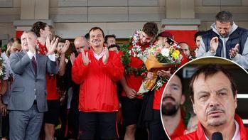 Avrupa ikincisi 12 Dev Adam, Türkiyeye döndü Ergin Ataman gözyaşlarını tutamadı