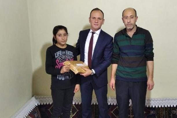 Kaymakam Akpınar'dan başarılı öğrencileri ziyaret