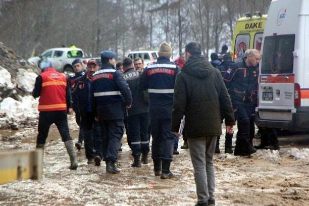 Aksu Deresi'nde, kayıp iş makinesi operatörü aranıyor