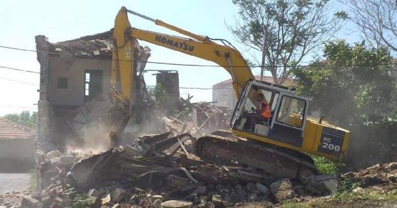 Silivri'de tehlike saçan metruk yapılar yıkıldı