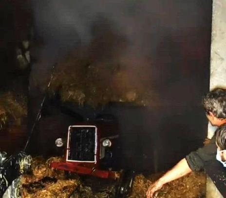 Ferizli'de samanlık yandı