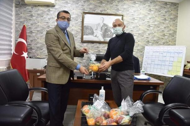 Çan Belediyesi'nden sağlıkçılara meyve ikramı