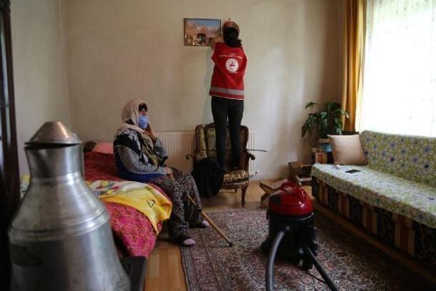 Vefa Destek Grubu'nun yaşlılara desteği sürüyor