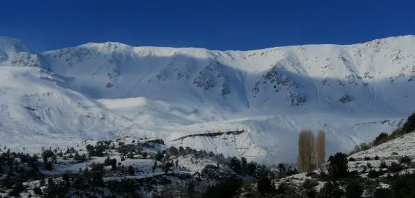 Akdağ'a kar yağdı