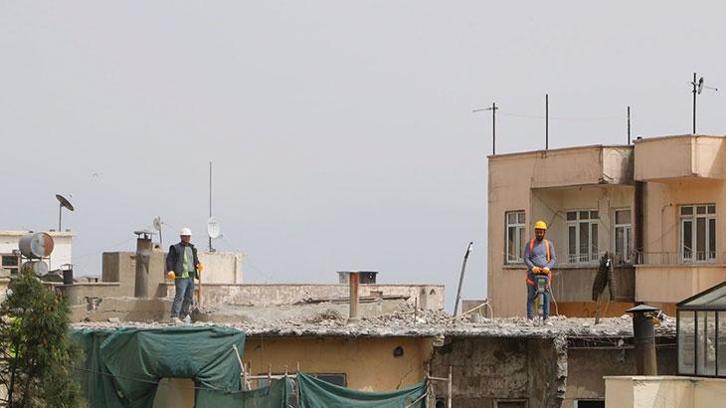 Mardin'de silüeti bozan 240 yapıdan 90'ı yıkıldı