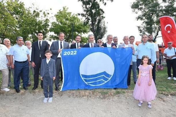 İznik İnciraltı Halk Plajı’nda 'mavi bayrak' dalgalanmaya başladı