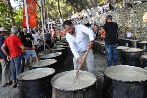 Karacasu'da 740 yıllık keşkek geleneği devam etti