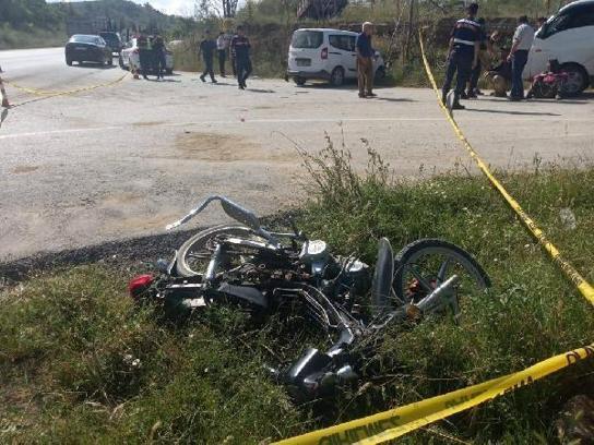 Hafif ticari aracın çarptığı motosikletli ağır yaralandı