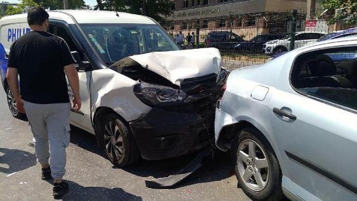 Gölcük'te 5 aracın karıştığı kazada 2 kişi yaralandı