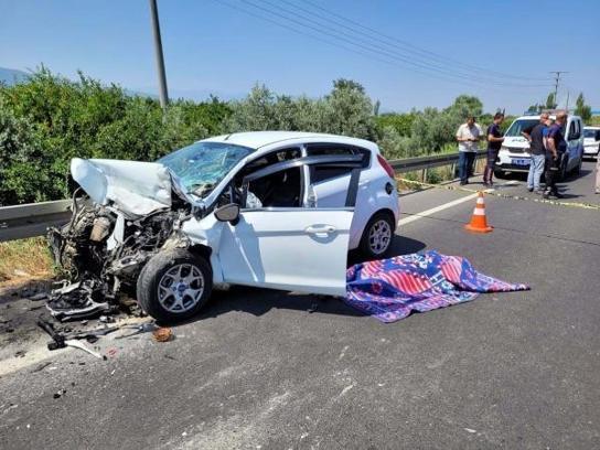 TIR'a arkadan çarpan otomobilin sürücüsü öldü