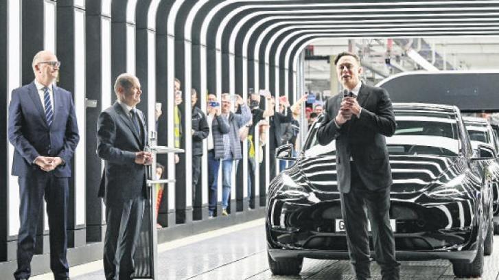 Tesla, Almanya’da 25 bin euro’ya  elektrikli otomobil satacak