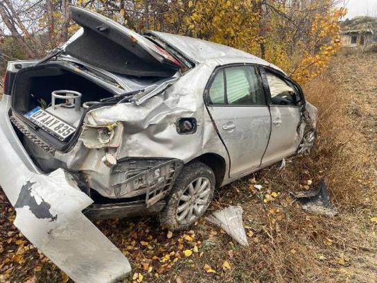 Şarampole devrilen otomobilde 3 yaralı