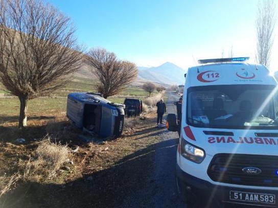 Kayseri'de, iki hafif ticari araç çarpıştı: 2 yaralı