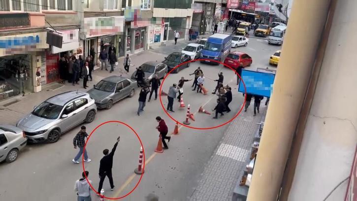 Elazığ'da silah, bıçak, tabure ve duba kullanılan kavga kamerada; 6 tutuklama