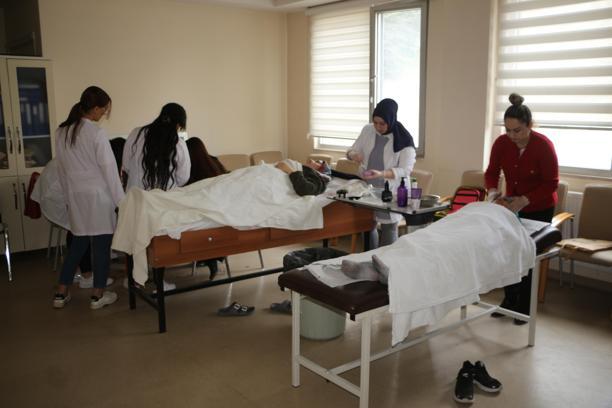 Tokat'ta hastalara saç ve cilt bakımı etkinliği düzenlendi