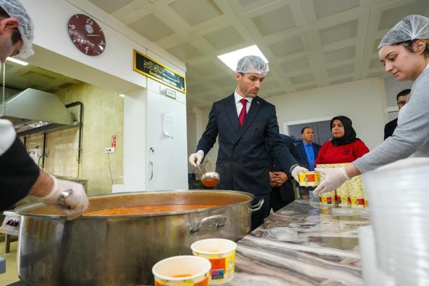 Erbaa Belediyesi aşevi her gün 1100 kişiye yemek ulaştırıyor