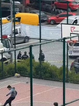 Güngören’de motosikletlilerin sokak ortasında silahlı saldırı anları kamerada