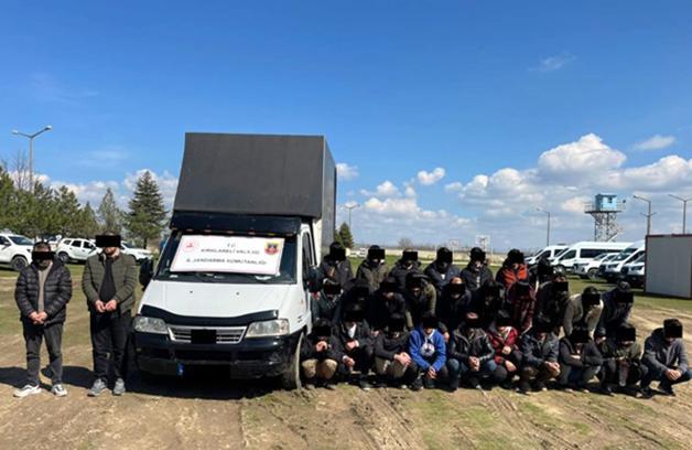 Kırklareli'de 111 düzensiz göçmen yakalandı; 4 organizatör tutuklandı