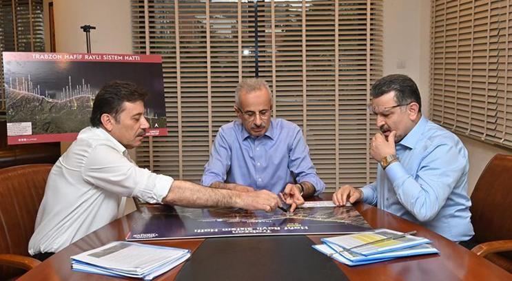 Bakan Uraloğlu yeni projeleri masaya yatırdı: Trabzon raylı sistem hattı için çalışmalar başladı