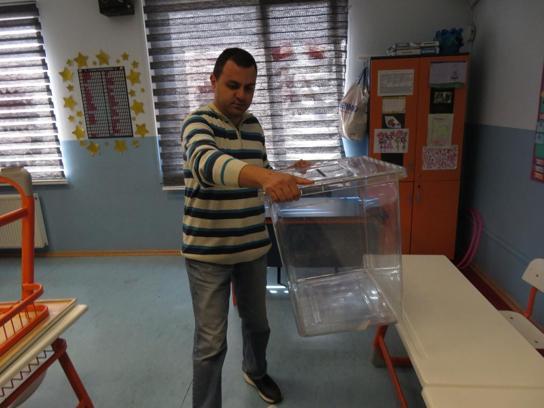 İstanbul - İstanbul'da okullarda seçim hazırlıkları tamamlandı
