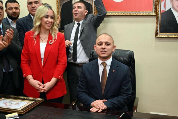 Kırıkkale Belediye Başkanı Önal, mazbatasını aldı