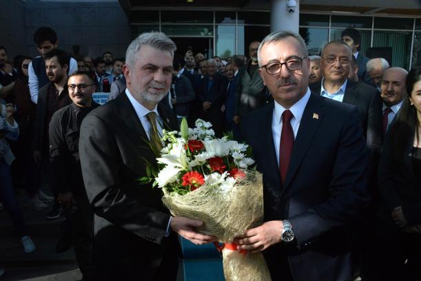 Kahramanmaraş'ta Güngör, başkanlığı Görgel'e devretti