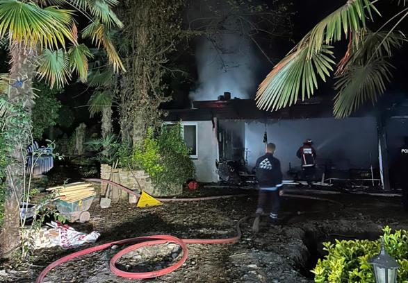 Sapanca'da tek katlı ev yandı