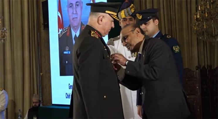 Genelkurmay Başkanı Gürak’a Pakistan’da İmtiyaz Nişanı verildi