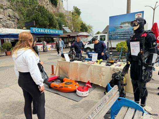 Bartın'da Sahil Güvenlik botu ziyarete açıldı