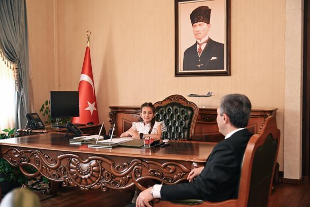 Antalya'nın çocuk valisi makamı devraldı