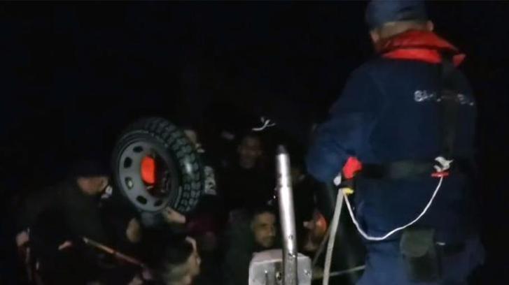 Yunanistan geri itti! Can salındaki 18 düzensiz göçmen kurtarıldı