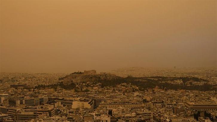 Sahra çölünden gelen toz bulutu Yunanistan'ı turuncuya boyadı; Türkiye'nin hava kalitesini bozdu