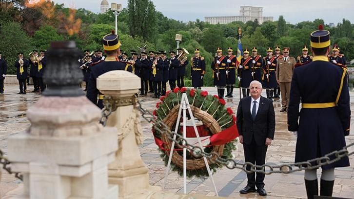 Milli Savunma Bakanı Güler, Türk Şehitliği'ni ziyaret etti