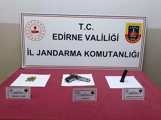 Edirne’de üzerinde silahla yakalanan şüpheliye işlem yapıldı