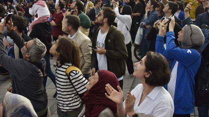 Solo Türk ve Türk Yıldızları'nden nefes kesen gösteri! Mevlana'nın Konya'ya göçü kutlandı