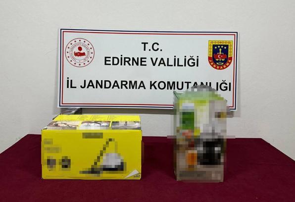 Edirne’de araçta gümrük kaçağı elektronik ev eşyaları ele geçirildi