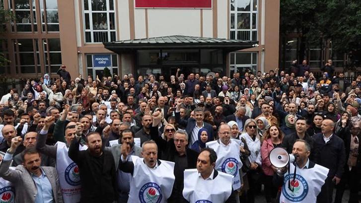 İstanbul'da öğretmenlerden valilik önünde protesto