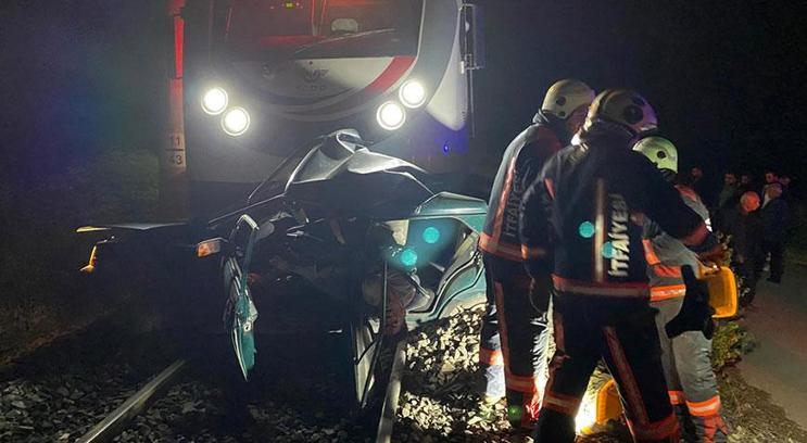 Malatya'da korkunç kaza! Trenin altında kalan aracın şoförü hayatını kaybetti