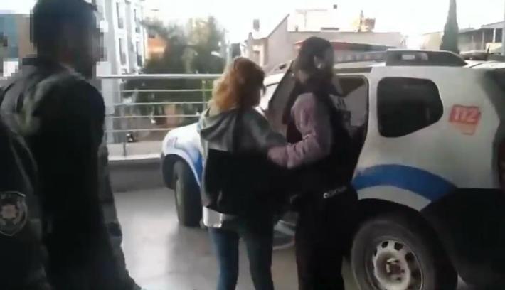 İzmir'de çeşit suçlardan aranan 77 firari hükümlü yakalandı